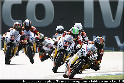 redbull_motogp_rookie_cup_0016_pays_bas_assen_2012.jpg