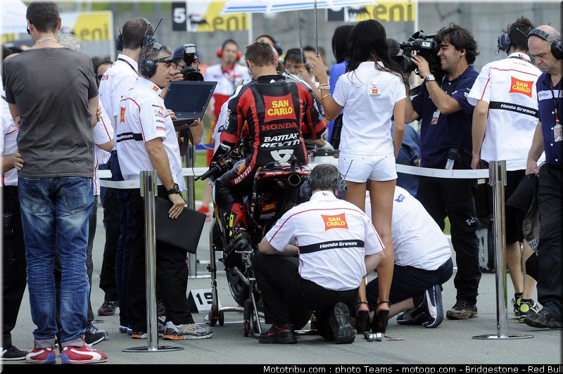 motogp_pitbabe_0003_allemagne_sachsenring_2012