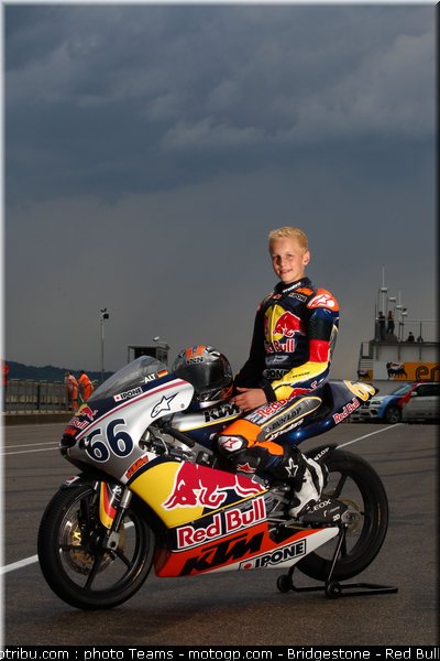 red_bull_motogp_rookie_cup_alt_0003_allemagne_sachsenring_2012