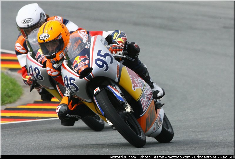 red_bull_motogp_rookie_cup_deroue_0003_allemagne_sachsenring_2012