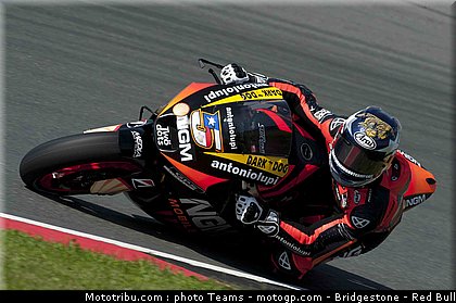 motogp_edwards_0003_allemagne_sachsenring_2012.jpg