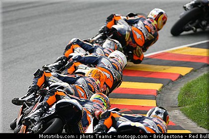 red_bull_motogp_rookie_cup_0009_allemagne_sachsenring_2012.jpg