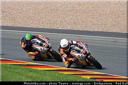 red_bull_motogp_rookie_cup_0020_allemagne_sachsenring_2012.jpg