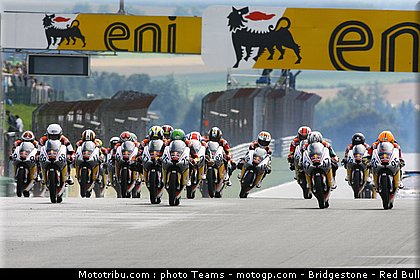 red_bull_motogp_rookie_cup_0028_allemagne_sachsenring_2012.jpg