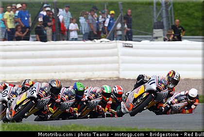 red_bull_motogp_rookie_cup_0029_allemagne_sachsenring_2012.jpg