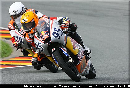 red_bull_motogp_rookie_cup_deroue_0003_allemagne_sachsenring_2012.jpg