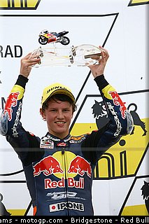 red_bull_motogp_rookie_cup_deroue_0004_allemagne_sachsenring_2012.jpg