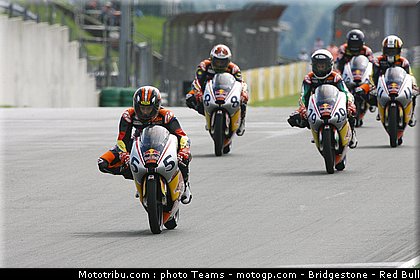 red_bull_motogp_rookie_cup_oettl_0001_allemagne_sachsenring_2012.jpg