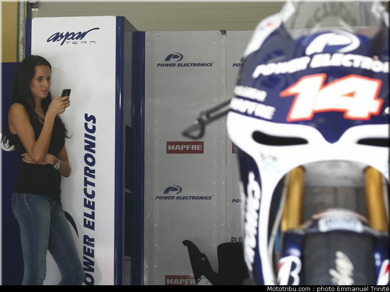 motogp_pitbabe_002_allemagne_sachsenring_2012