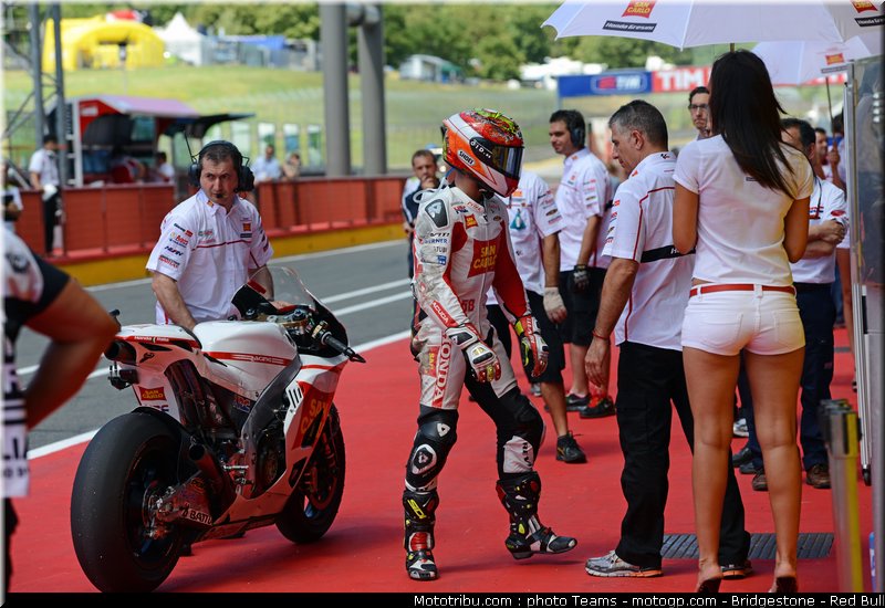 motogp_pitbabe_0020_italie_mugello_2012