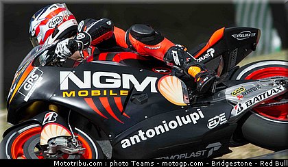 motogp_edwards_0004_italie_mugello_2012.jpg