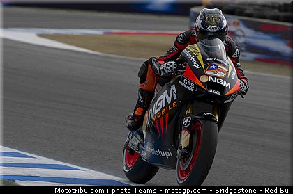 edwards_003_motogp_2012_usa_laguna_seca.jpg