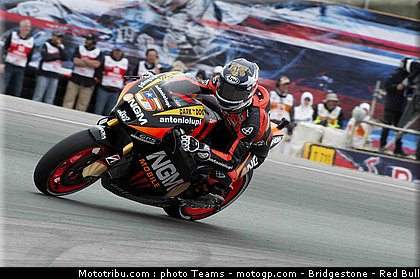 edwards_005_motogp_2012_usa_laguna_seca.jpg