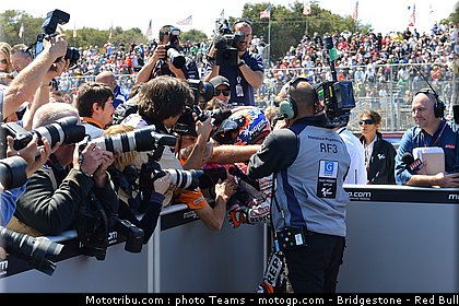 stoner_007_motogp_2012_usa_laguna_seca.jpg