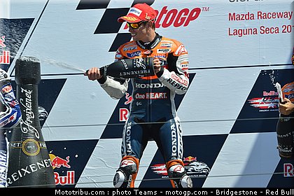 stoner_010_motogp_2012_usa_laguna_seca.jpg