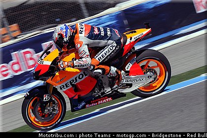 stoner_025_motogp_2012_usa_laguna_seca.jpg