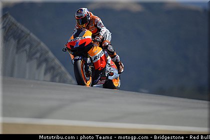 stoner_046_motogp_2012_usa_laguna_seca.jpg