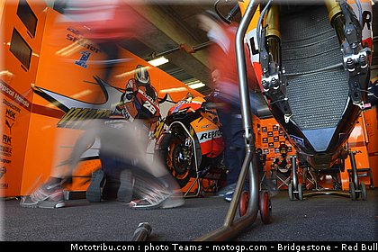stoner_048_motogp_2012_usa_laguna_seca.jpg