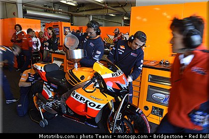 stoner_049_motogp_2012_usa_laguna_seca.jpg