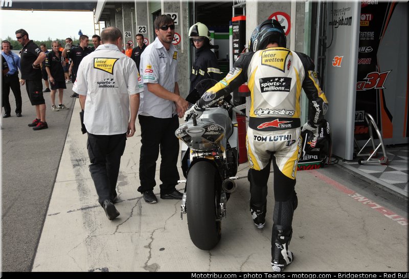 moto2_luthi_0001_republique_tcheque_brno_2012_mototribu