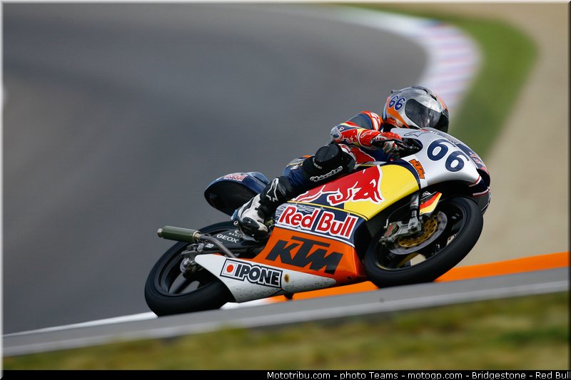 red_bull_rookie_cup_alt_0002_republique_tcheque_brno_2012_mototribu