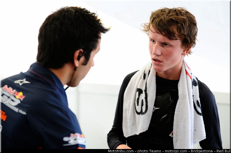 red_bull_rookie_cup_deroue_0002_republique_tcheque_brno_2012_mototribu