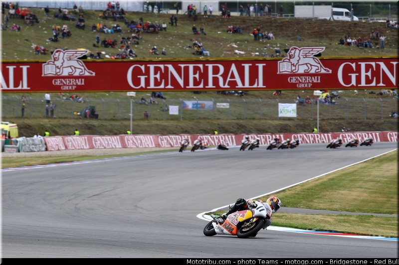 red_bull_rookie_cup_loi_0003_republique_tcheque_brno_2012_mototribu