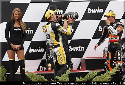 moto2_luthi_0010_republique_tcheque_brno_2012_mototribu.jpg