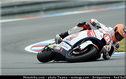 moto2_rea_0019_republique_tcheque_brno_2012_mototribu.jpg