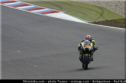 moto2_smith_0005_republique_tcheque_brno_2012_mototribu.jpg