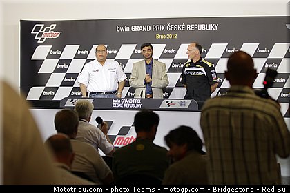 moto3_mahindra_0002_republique_tcheque_brno_2012_mototribu.jpg
