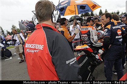 motogp_bridgestone_0004_republique_tcheque_brno_2012_mototribu.jpg