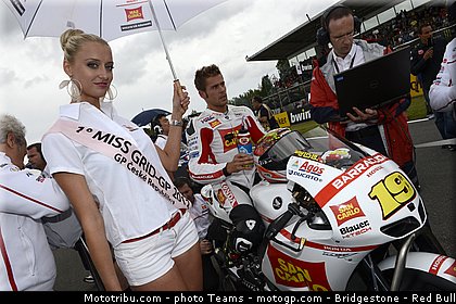 motogp_pitbabe_0002_republique_tcheque_brno_2012_mototribu.jpg