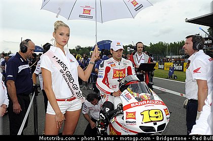 motogp_pitbabe_0014_republique_tcheque_brno_2012_mototribu.jpg