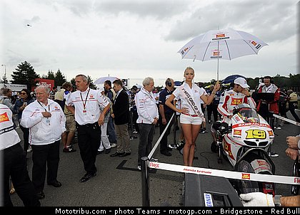 motogp_pitbabe_0015_republique_tcheque_brno_2012_mototribu.jpg