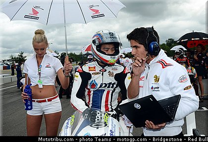 motogp_pitbabe_0032_republique_tcheque_brno_2012_mototribu.jpg