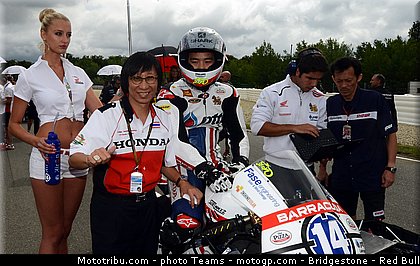 motogp_pitbabe_0034_republique_tcheque_brno_2012_mototribu.jpg