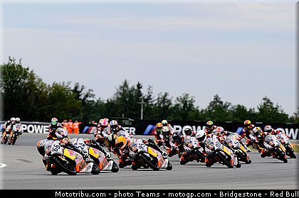 red_bull_rookie_cup_0007_republique_tcheque_brno_2012_mototribu.jpg