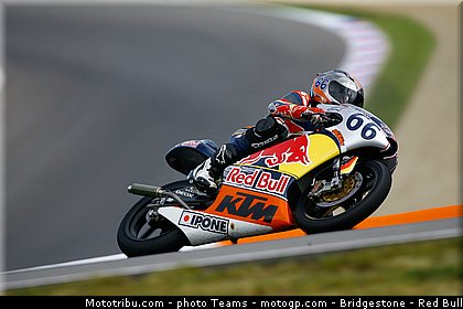 red_bull_rookie_cup_alt_0002_republique_tcheque_brno_2012_mototribu.jpg
