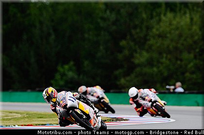 red_bull_rookie_cup_alt_0003_republique_tcheque_brno_2012_mototribu.jpg