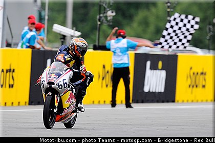 red_bull_rookie_cup_alt_0004_republique_tcheque_brno_2012_mototribu.jpg