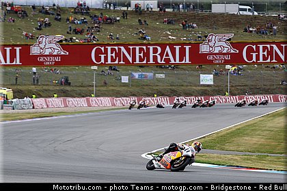 red_bull_rookie_cup_loi_0003_republique_tcheque_brno_2012_mototribu.jpg