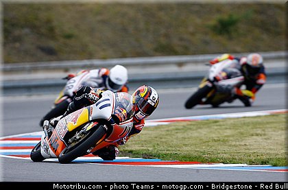 red_bull_rookie_cup_loi_0004_republique_tcheque_brno_2012_mototribu.jpg
