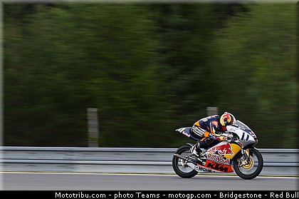 red_bull_rookie_cup_loi_0007_republique_tcheque_brno_2012_mototribu.jpg