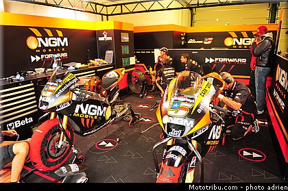 motogp_edwards_002_saint_marin_misano_2012.jpg