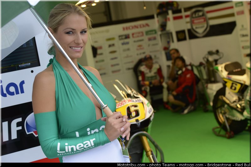 motogp_pitbabe_0003_saint_marin_misano_2012