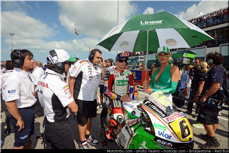 motogp_pitbabe_0017_saint_marin_misano_2012