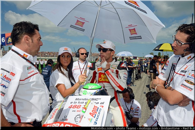 motogp_pitbabe_0019_saint_marin_misano_2012