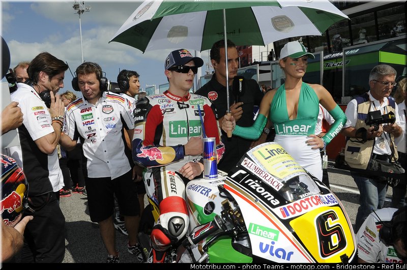 motogp_pitbabe_0020_saint_marin_misano_2012
