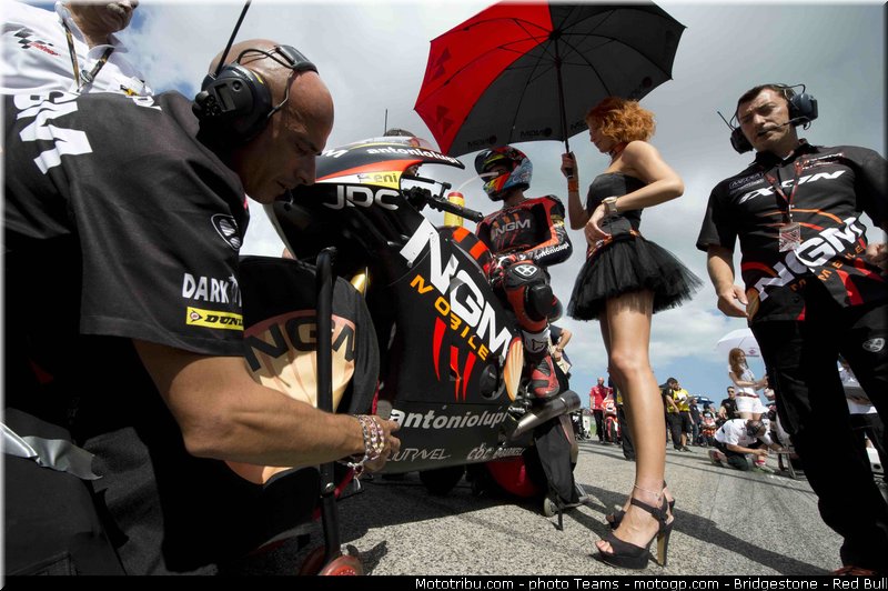 motogp_pitbabe_0042_saint_marin_misano_2012
